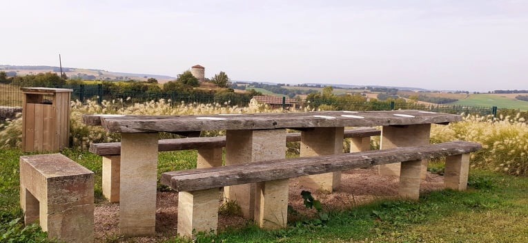 AIRE DE PIQUE-NIQUE