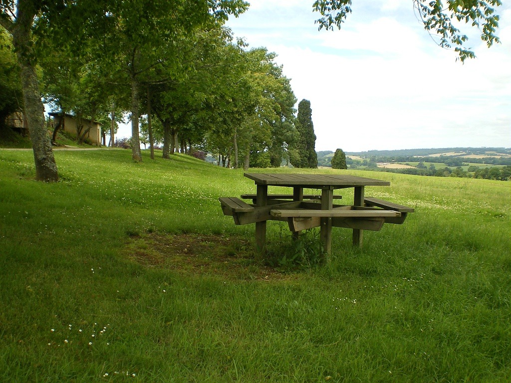 AIRE DE PIQUE NIQUE DU CHEMIN DE RONDE