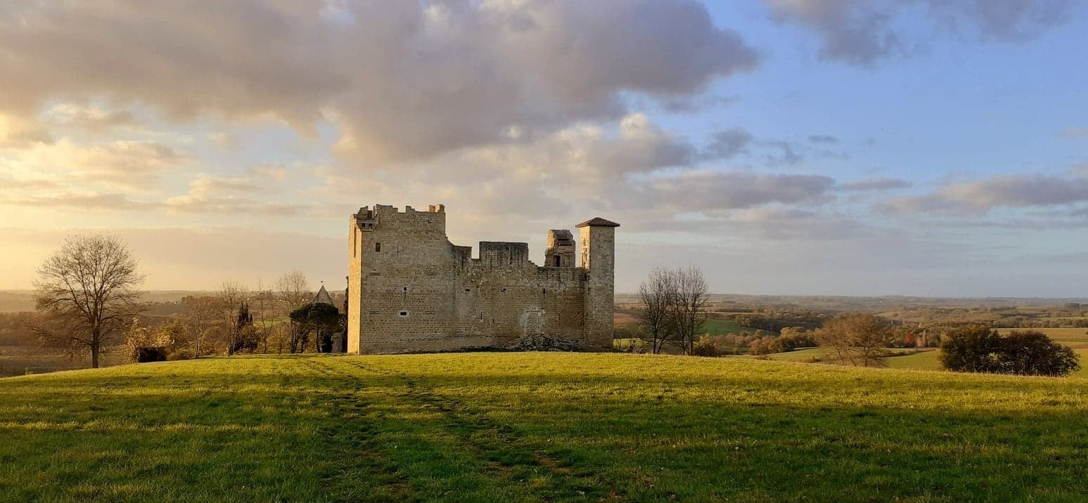 Vue sur le château de Lagardère
