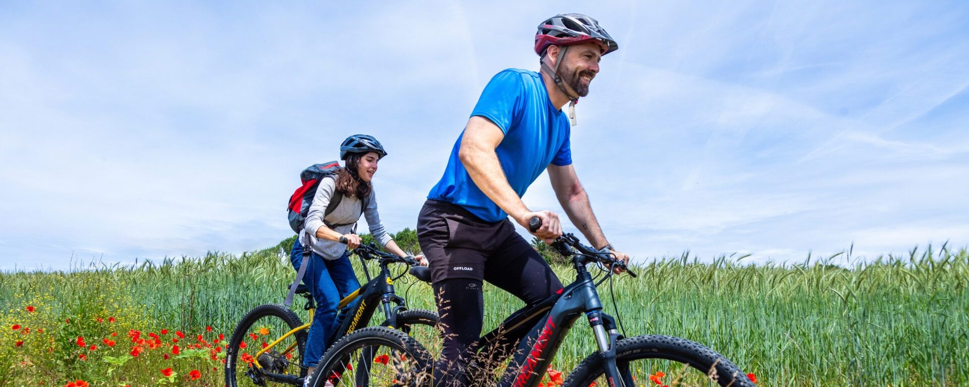 VTT dans les champs de blés et de coquelicot Gers- Armagnac