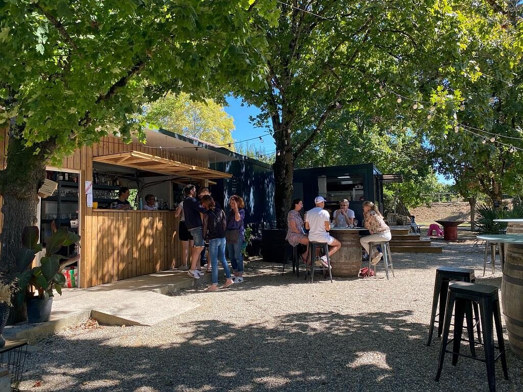 Restaurant la Barge sur les bord de la Rivière Baïse Gers Armagnac